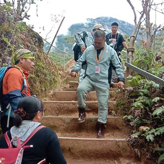 Edward Taning Climbs Mount Kinabalu Backwards