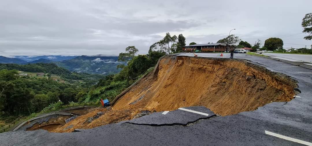 Car Park Outside Kinabalu Park Collapses From Landslide